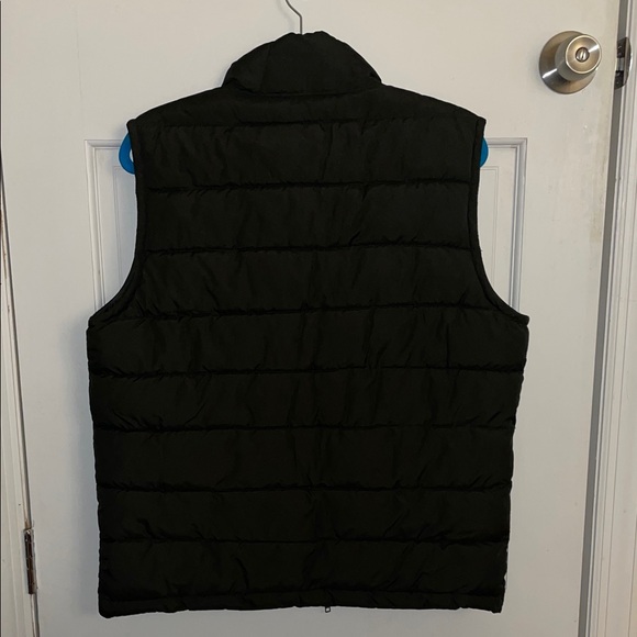 GAP Men’s Black Down-Alternative Puffer Vest - Picture 4 of 4